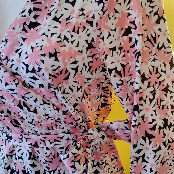 DIANE VON FURSTENBERG Wrap dress, size 10, excellent condition, dry cleaned. - Picture 10 of 13